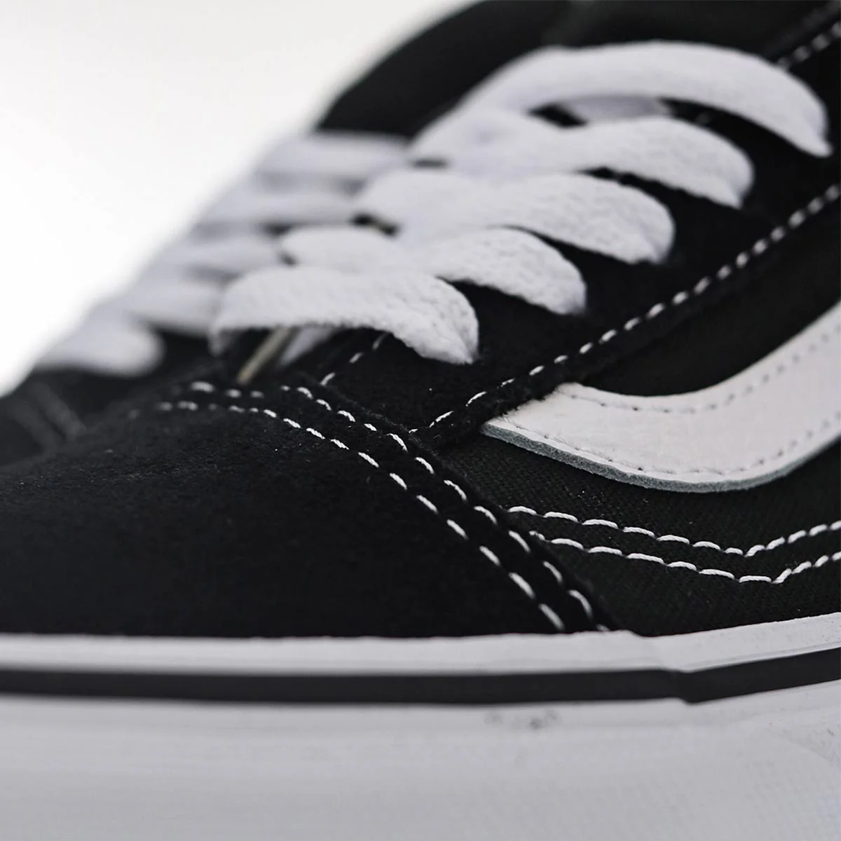 Vans Old Skool VN000D3HY281 - schwarz-weiss - Image 4